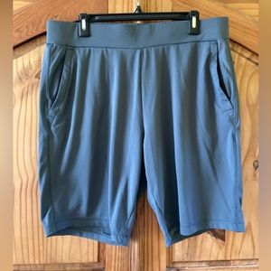 Men 32 Degrees Cool gray athletic zippered pockets  shorts size L